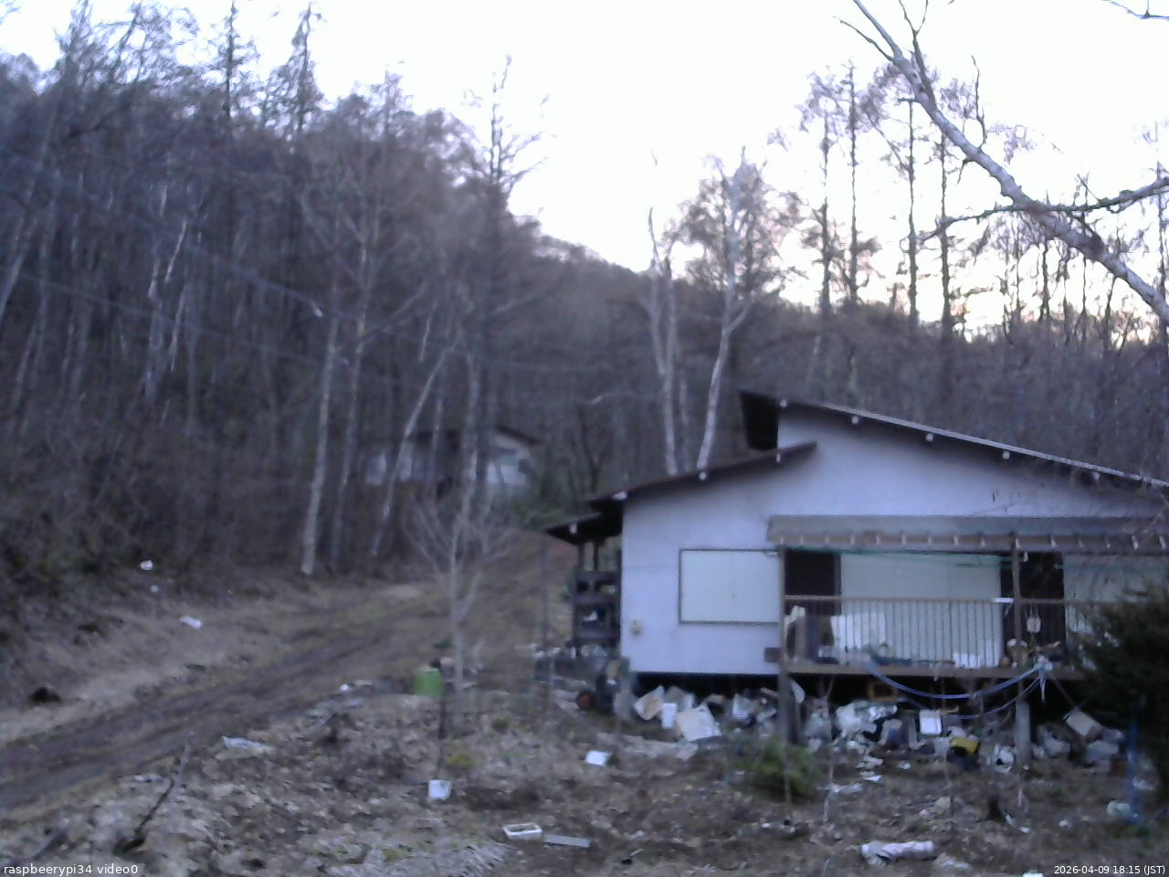 長野県菅平高原 ゆたか山荘 西側(坂上) 2026/04/09 18:15