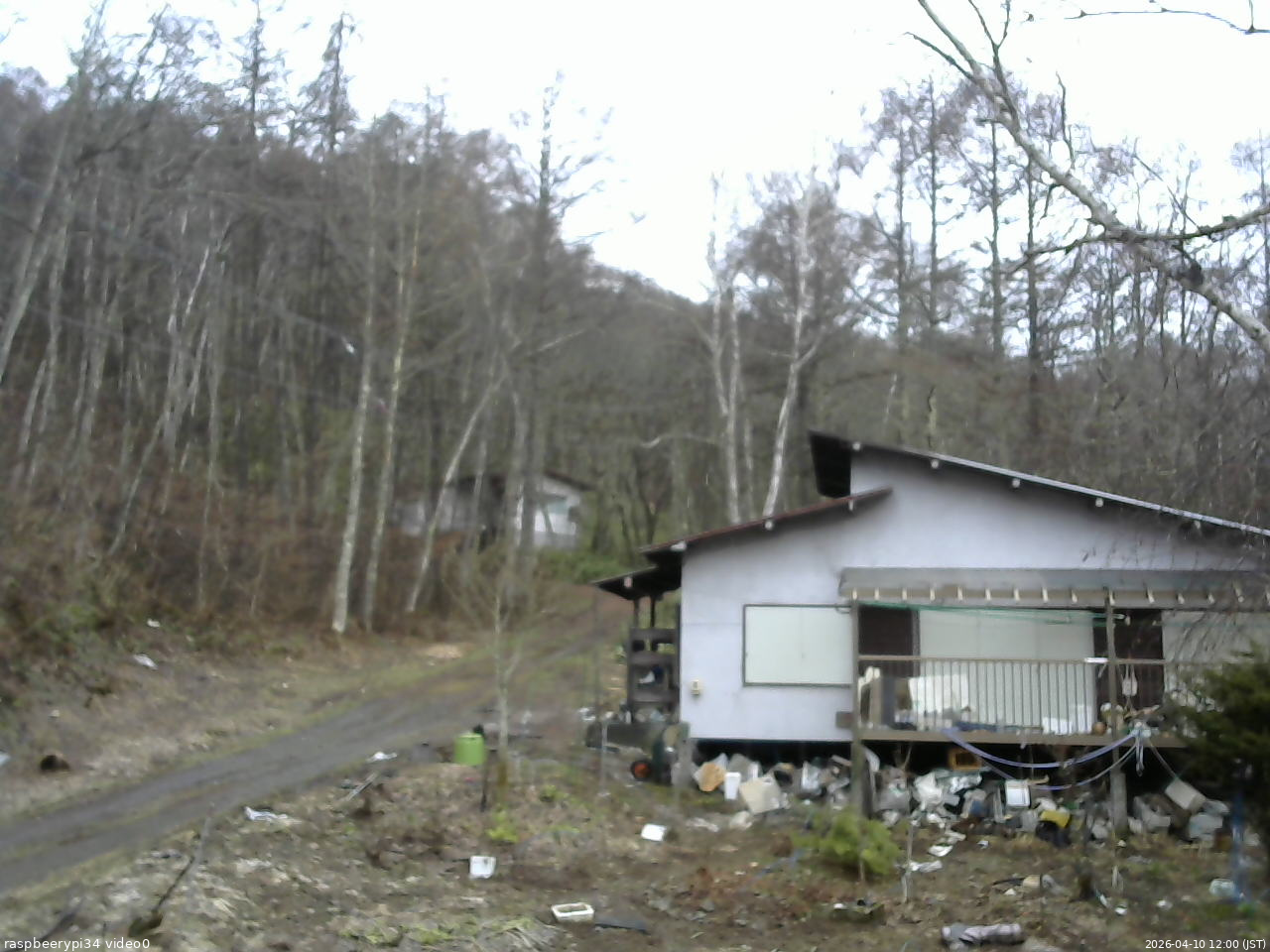 長野県菅平高原 ゆたか山荘 西側(坂上) 2026/04/10 12:00