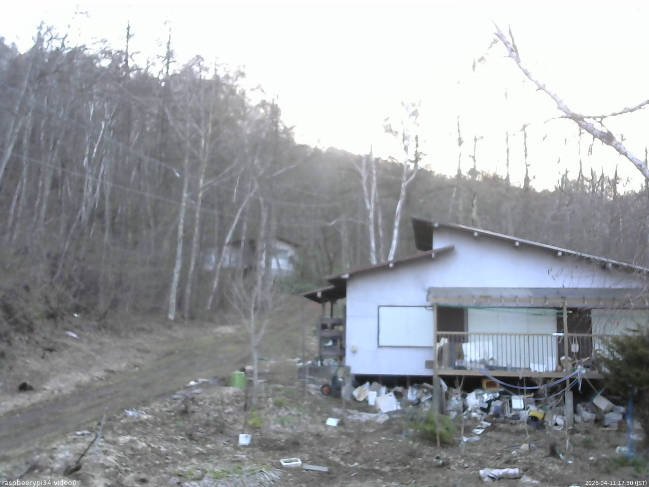 長野県菅平高原 ゆたか山荘 西側(坂上) 2026/04/11 17:30