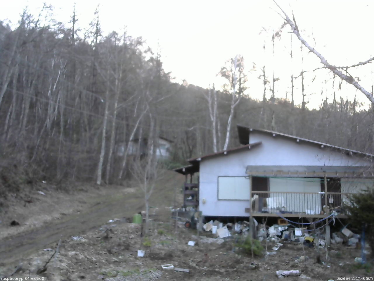 長野県菅平高原 ゆたか山荘 西側(坂上) 2026/04/11 17:45