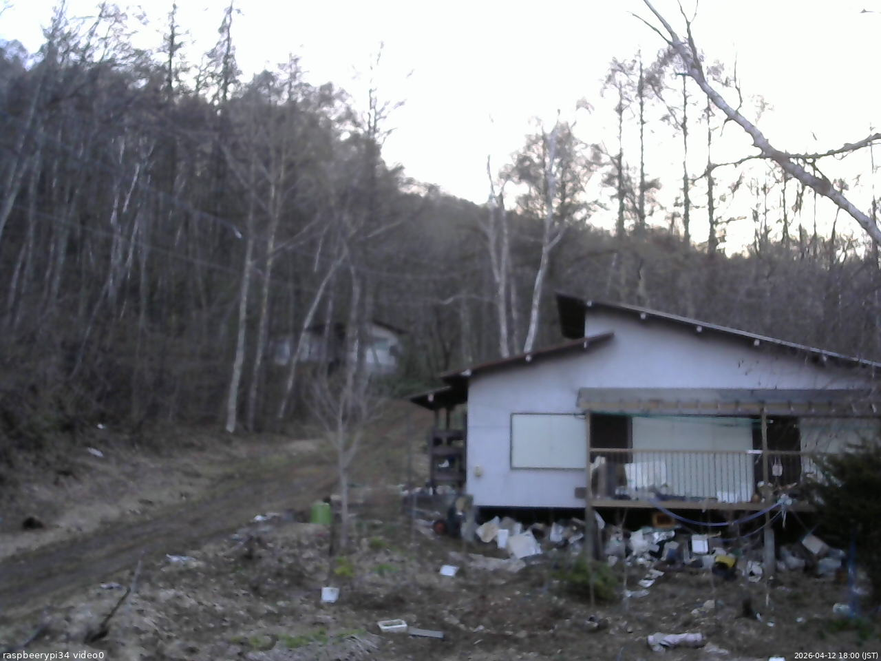 長野県菅平高原 ゆたか山荘 西側(坂上) 2026/04/12 18:00