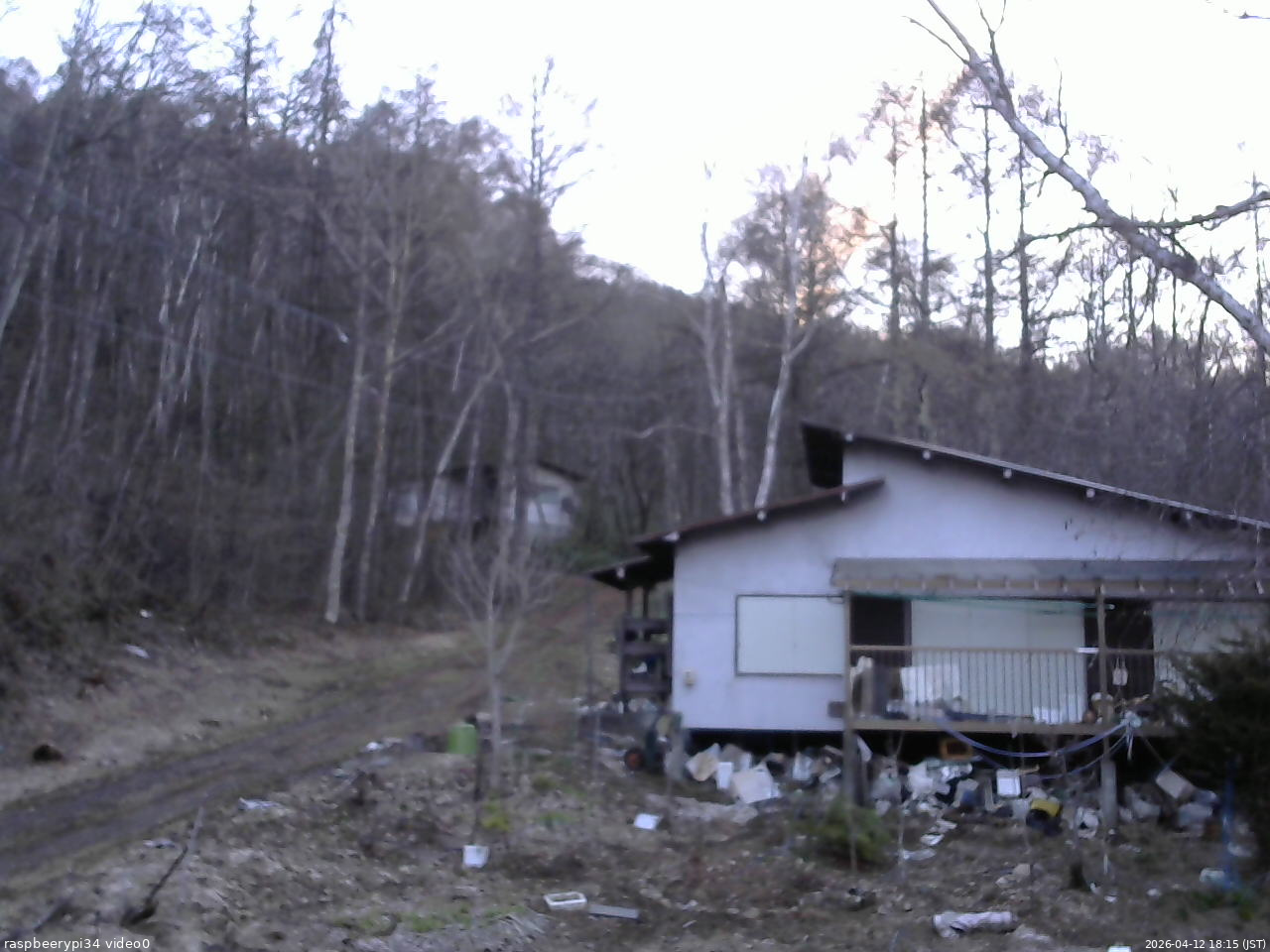 長野県菅平高原 ゆたか山荘 西側(坂上) 2026/04/12 18:15