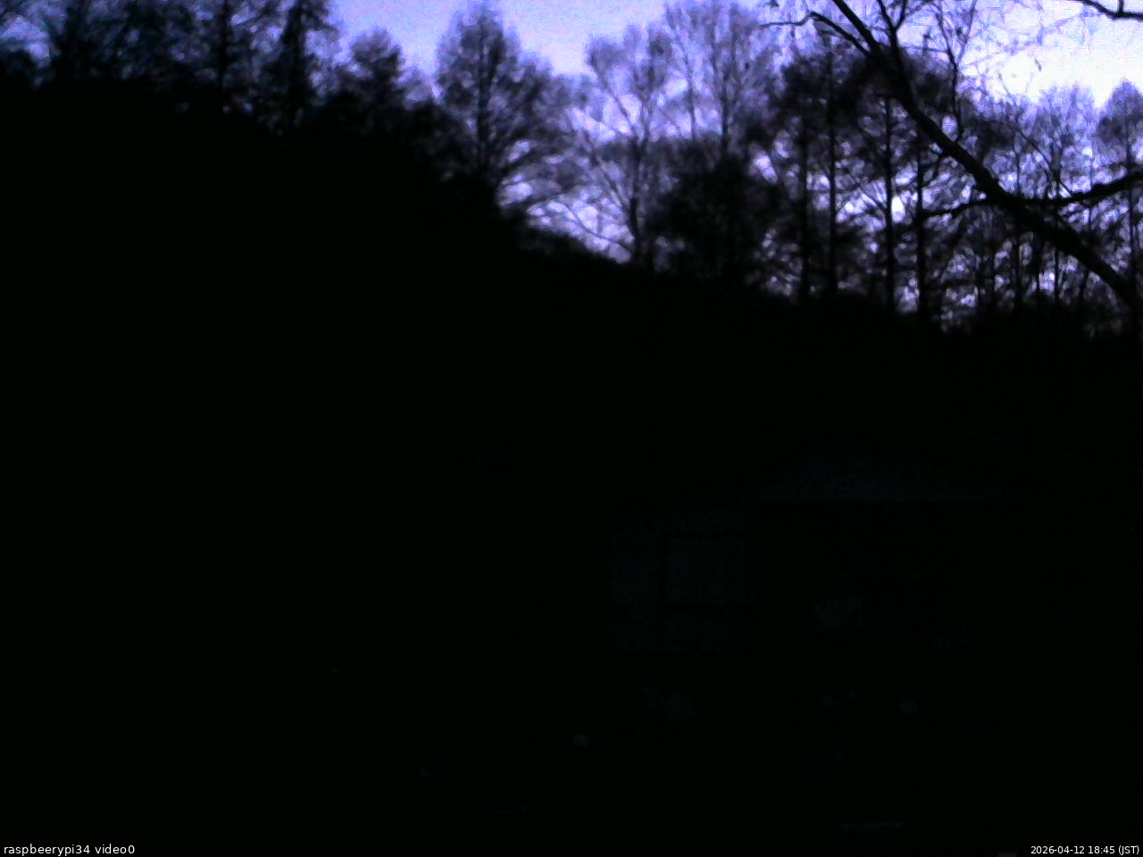 長野県菅平高原 ゆたか山荘 西側(坂上) 2026/04/12 18:45