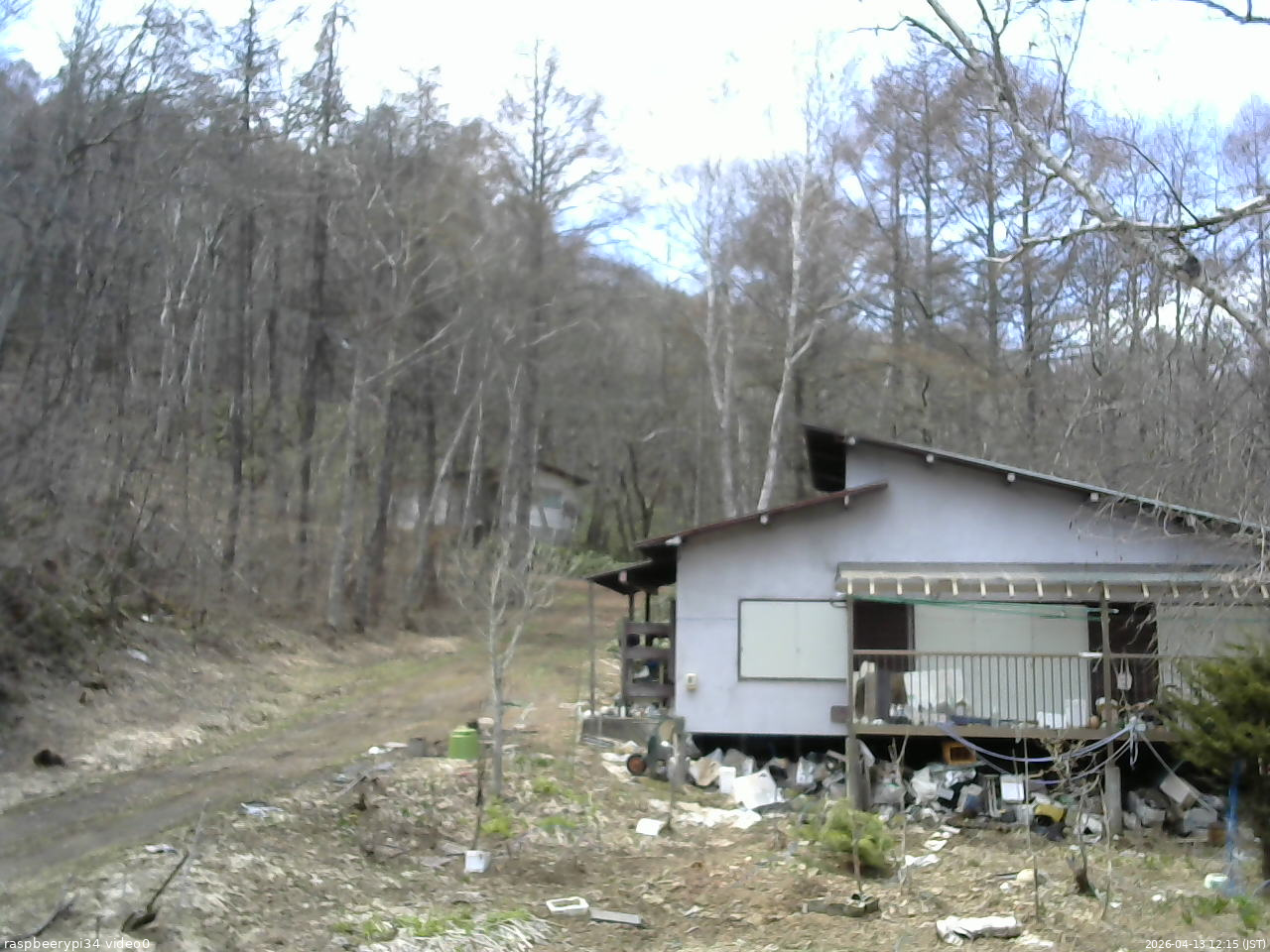 長野県菅平高原 ゆたか山荘 西側(坂上) 2026/04/13 12:15