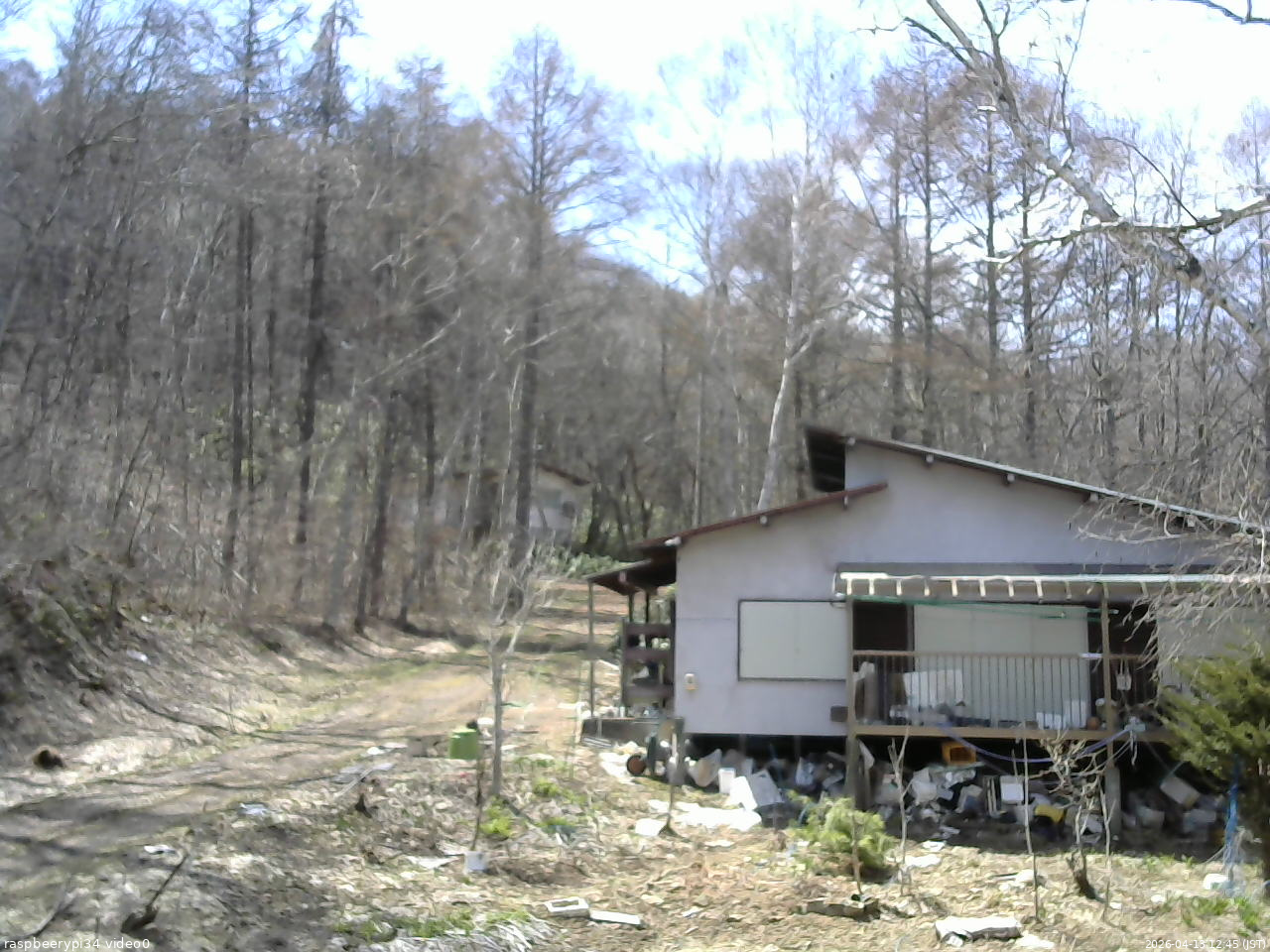 長野県菅平高原 ゆたか山荘 西側(坂上) 2026/04/13 12:45