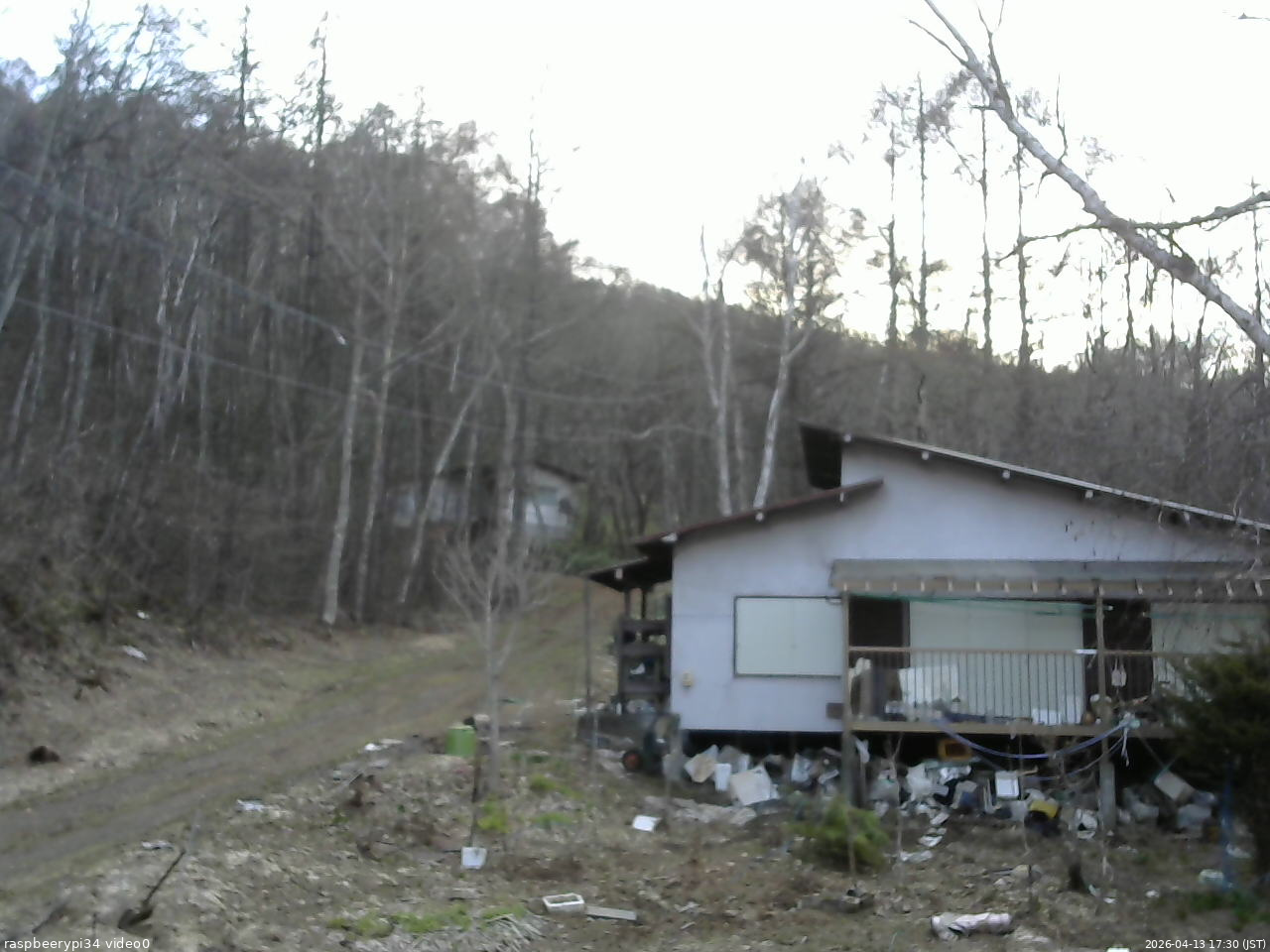 長野県菅平高原 ゆたか山荘 西側(坂上) 2026/04/13 17:30