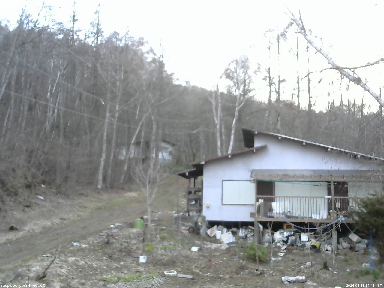 長野県菅平高原 ゆたか山荘 西側(坂上) 2026/04/13 17:45