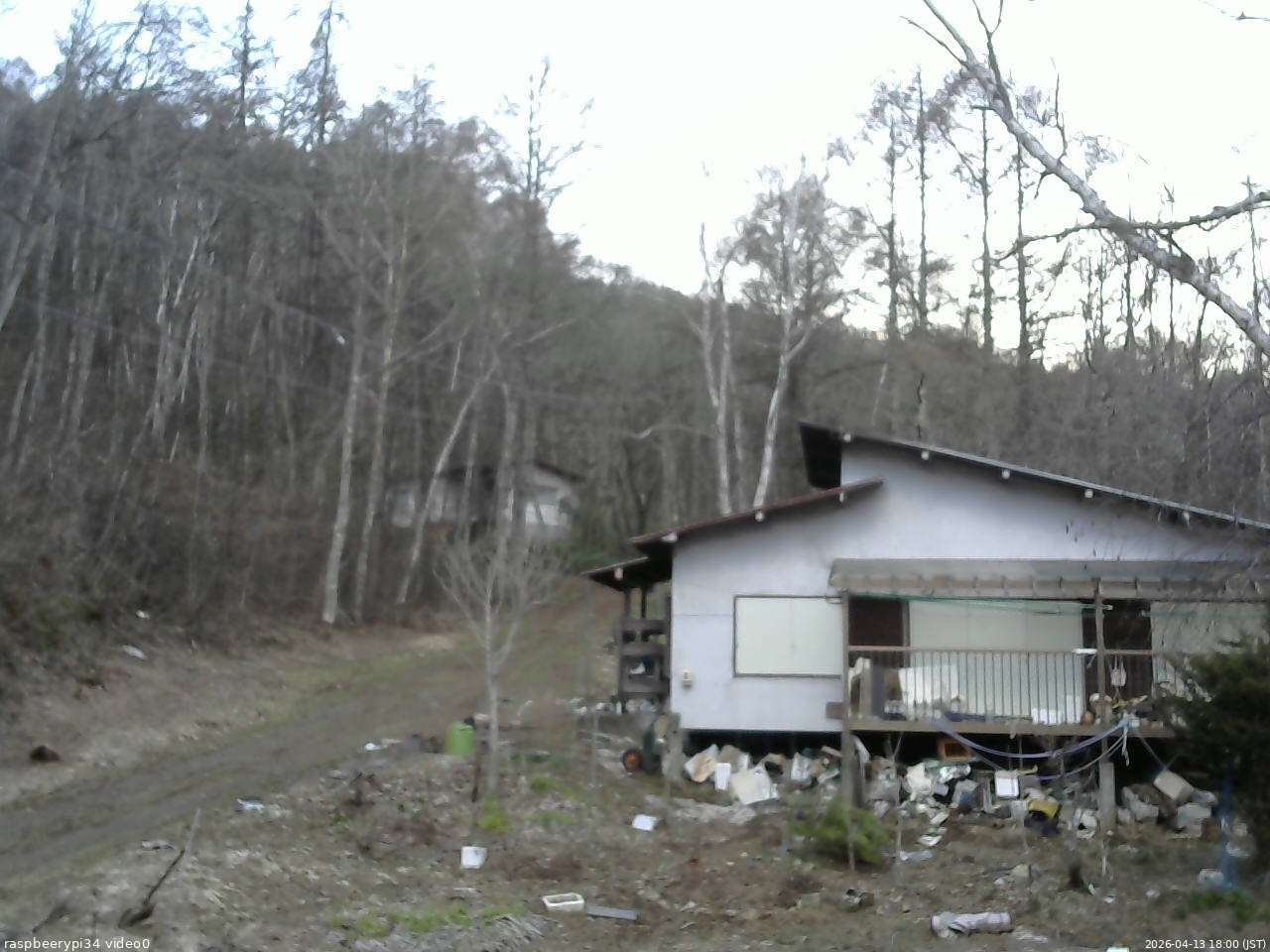 長野県菅平高原 ゆたか山荘 西側(坂上) 2026/04/13 18:00