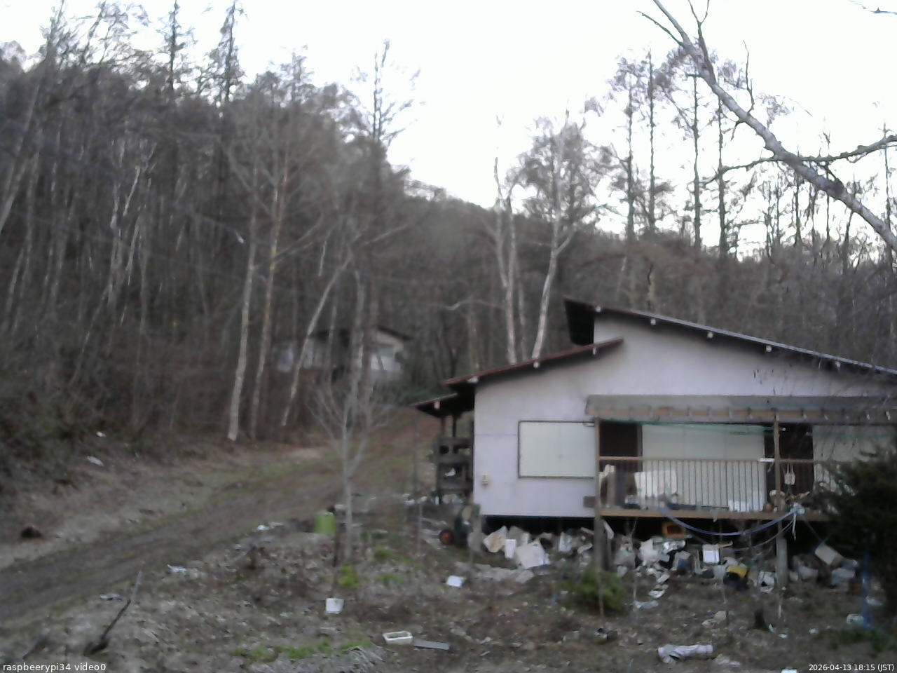 長野県菅平高原 ゆたか山荘 西側(坂上) 2026/04/13 18:15