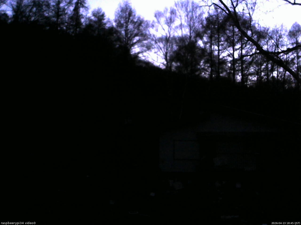 長野県菅平高原 ゆたか山荘 西側(坂上) 2026/04/13 18:45