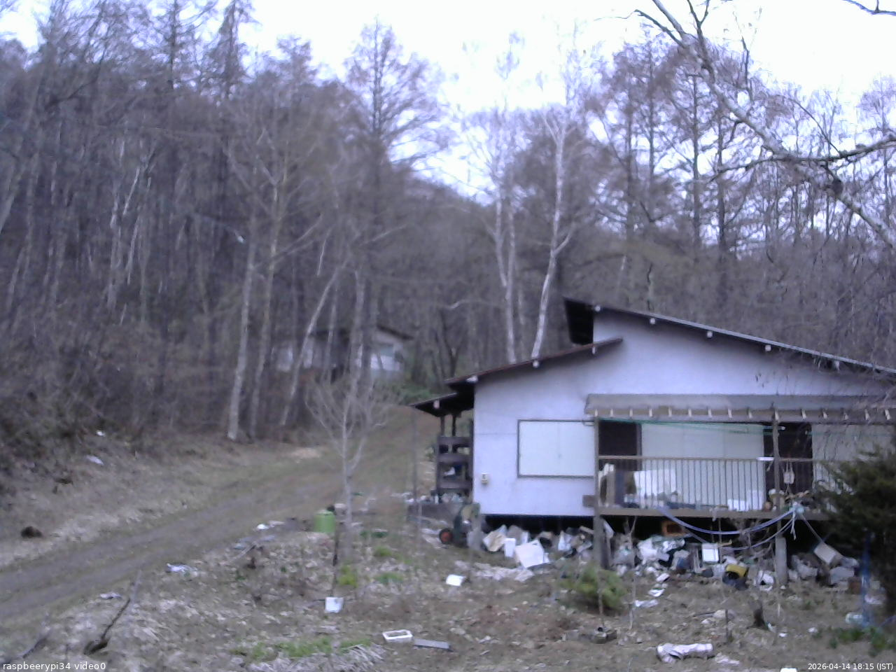 長野県菅平高原 ゆたか山荘 西側(坂上) 2026/04/14 18:15