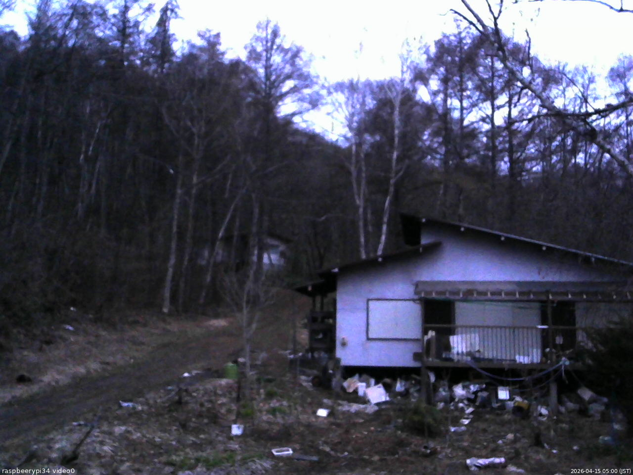 長野県菅平高原 ゆたか山荘 西側(坂上) 2026/04/15 05:00
