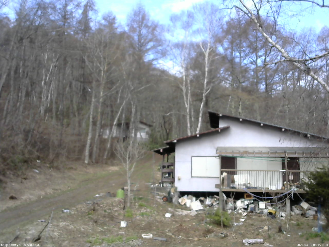 長野県菅平高原 ゆたか山荘 西側(坂上) 2026/04/15 08:15