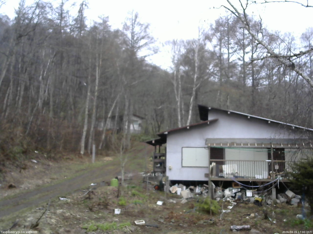 長野県菅平高原 ゆたか山荘 西側(坂上) 2026/04/15 17:00