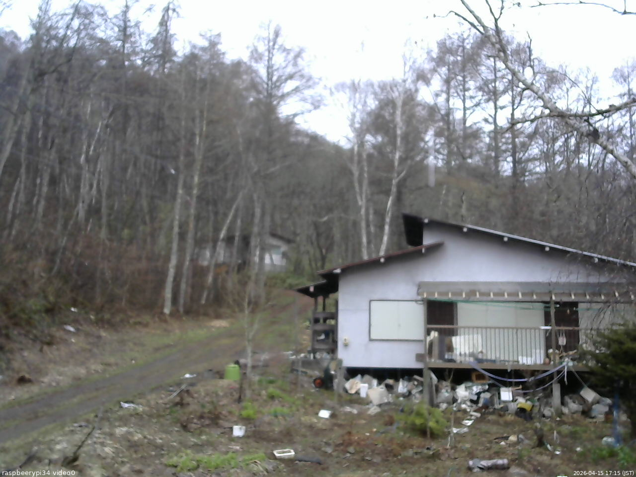 長野県菅平高原 ゆたか山荘 西側(坂上) 2026/04/15 17:15