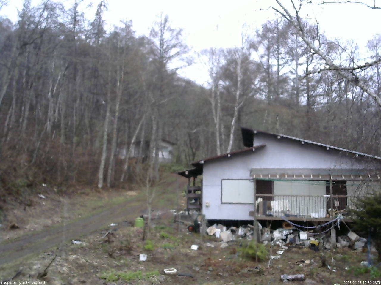 長野県菅平高原 ゆたか山荘 西側(坂上) 2026/04/15 17:30