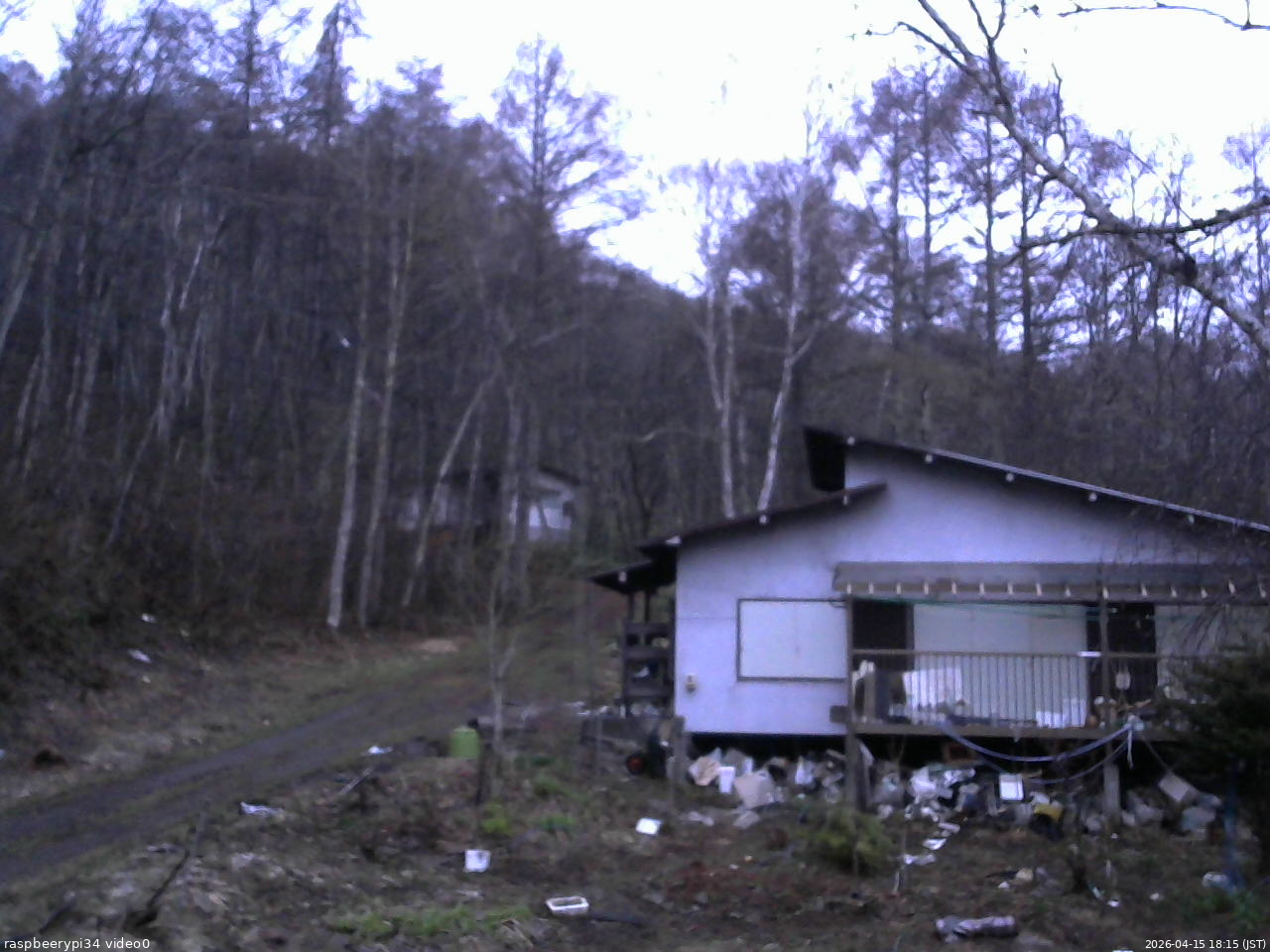 長野県菅平高原 ゆたか山荘 西側(坂上) 2026/04/15 18:15