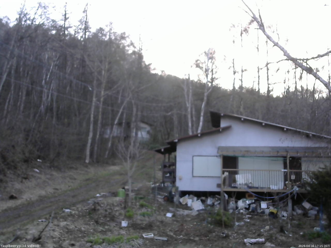 長野県菅平高原 ゆたか山荘 西側(坂上) 2026/04/16 17:15