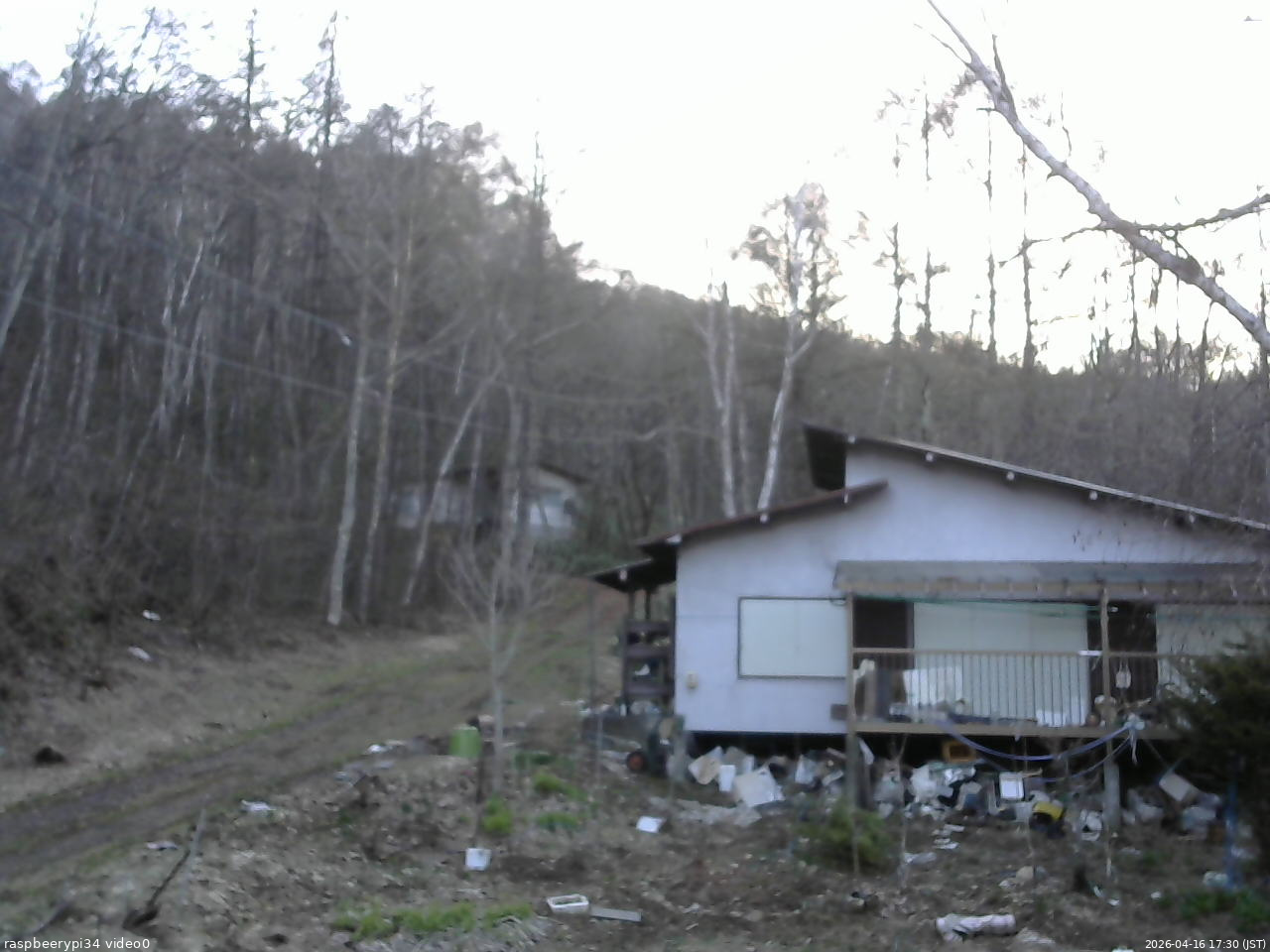 長野県菅平高原 ゆたか山荘 西側(坂上) 2026/04/16 17:30