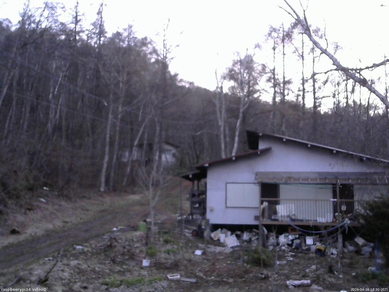 長野県菅平高原 ゆたか山荘 西側(坂上) 2026/04/16 18:30