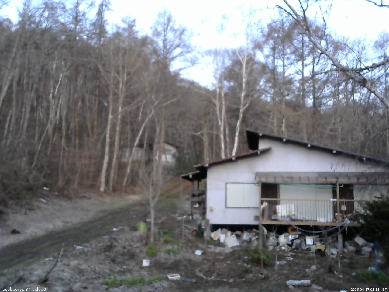 長野県菅平高原 ゆたか山荘 西側(坂上) 2026/04/17 05:15