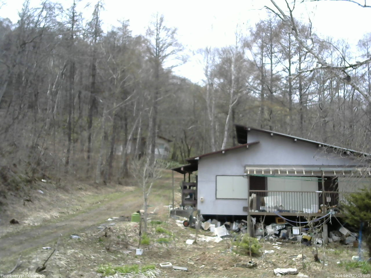 長野県菅平高原 ゆたか山荘 西側(坂上) 2026/04/17 12:15
