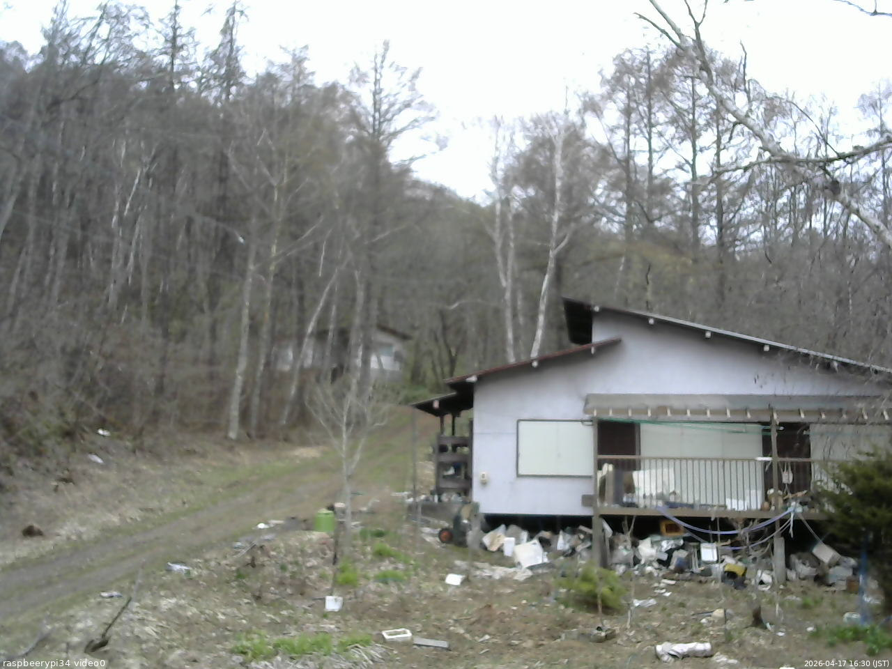 長野県菅平高原 ゆたか山荘 西側(坂上) 2026/04/17 16:30