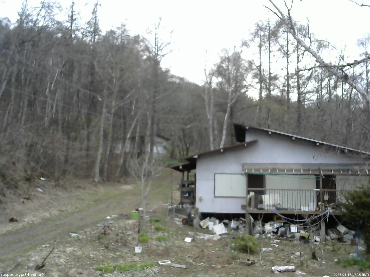 長野県菅平高原 ゆたか山荘 西側(坂上) 2026/04/17 17:15