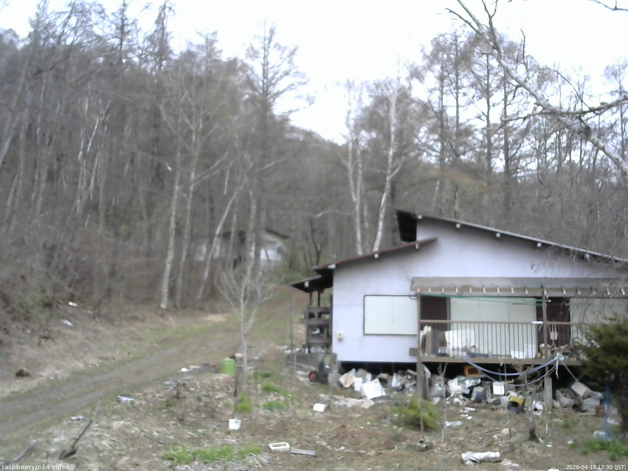 長野県菅平高原 ゆたか山荘 西側(坂上) 2026/04/17 17:30