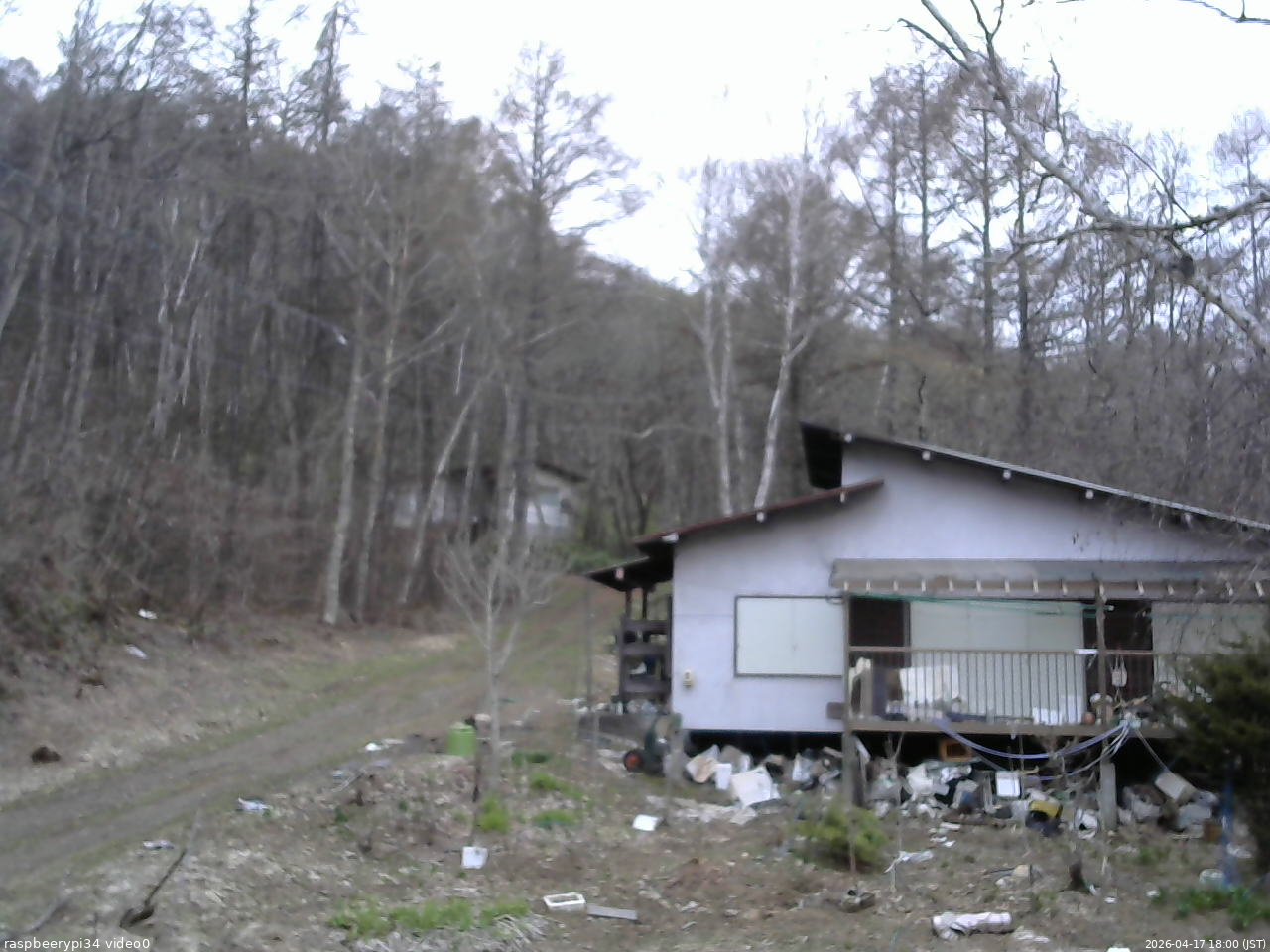 長野県菅平高原 ゆたか山荘 西側(坂上) 2026/04/17 18:00