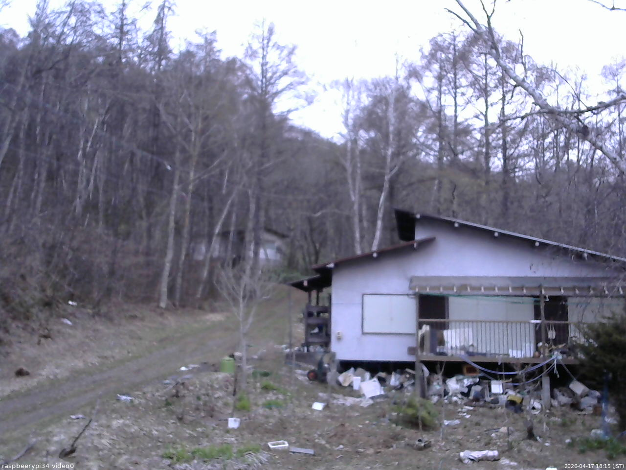 長野県菅平高原 ゆたか山荘 西側(坂上) 2026/04/17 18:15