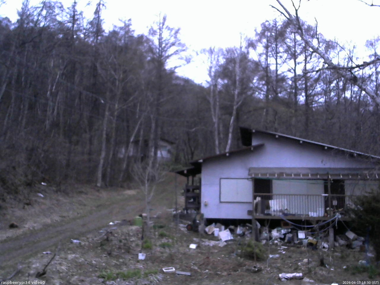 長野県菅平高原 ゆたか山荘 西側(坂上) 2026/04/17 18:30