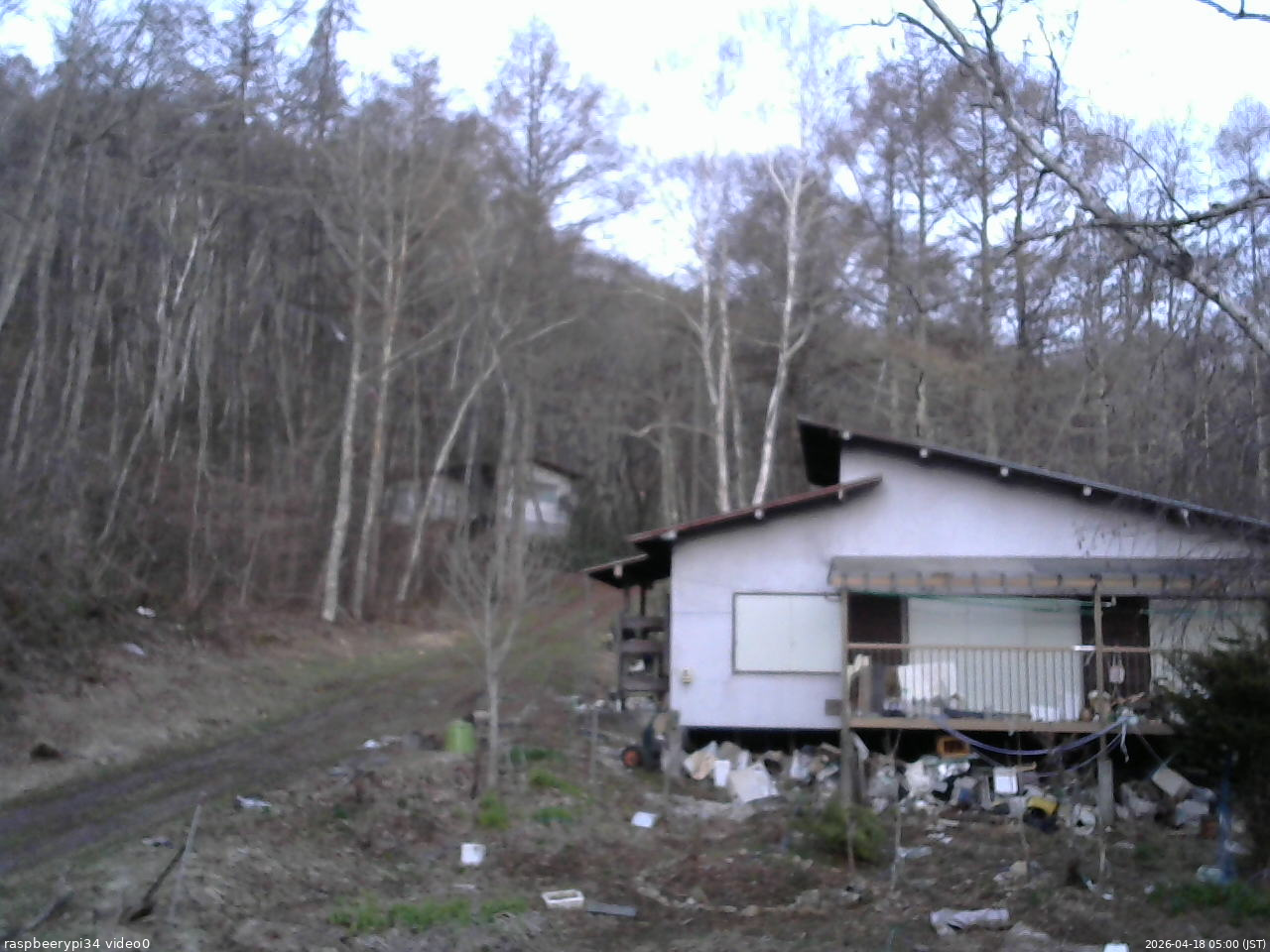 長野県菅平高原 ゆたか山荘 西側(坂上) 2026/04/18 05:00