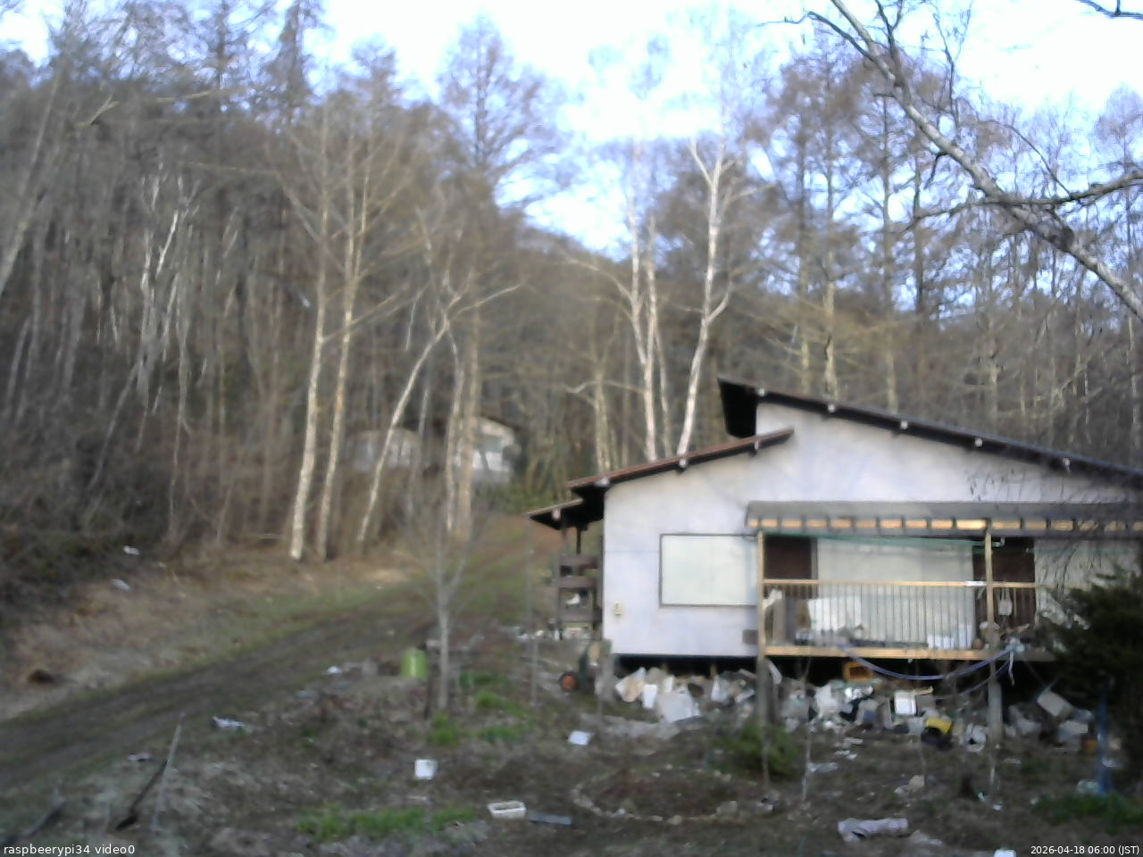 長野県菅平高原 ゆたか山荘 西側(坂上) 2026/04/18 06:00