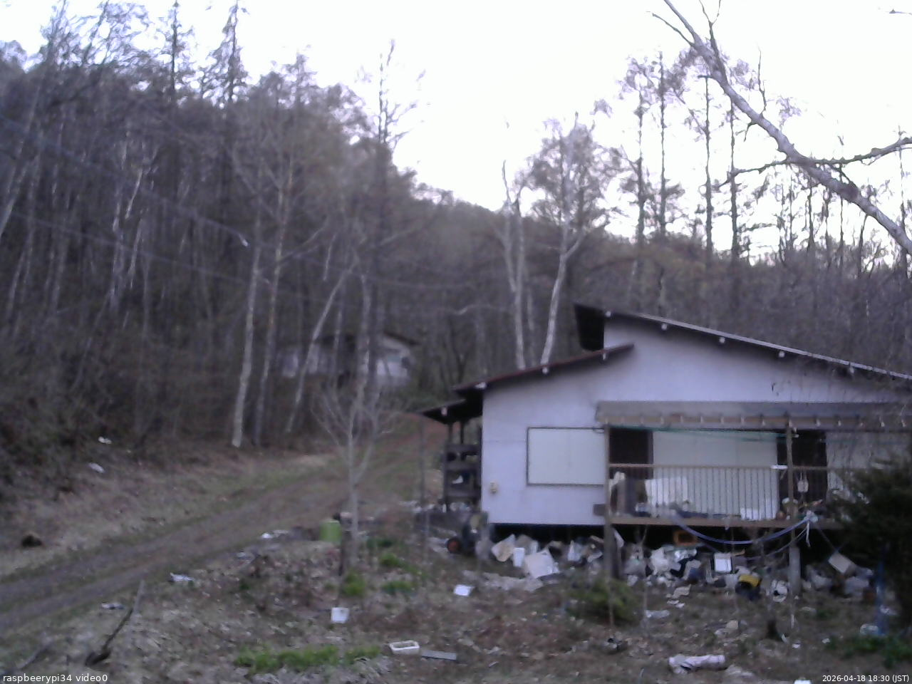 長野県菅平高原 ゆたか山荘 西側(坂上) 2026/04/18 18:30