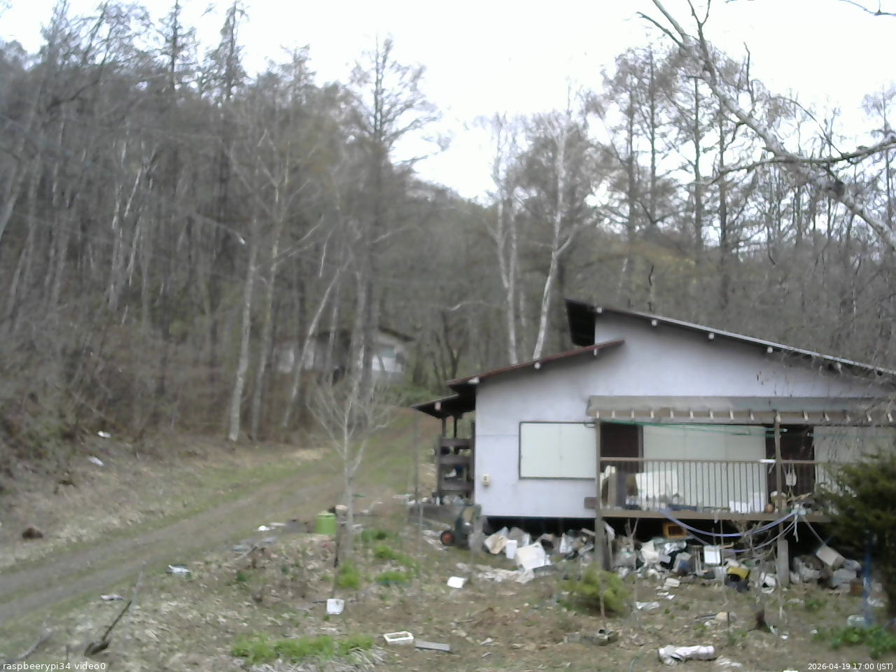 長野県菅平高原 ゆたか山荘 西側(坂上) 2026/04/19 17:00