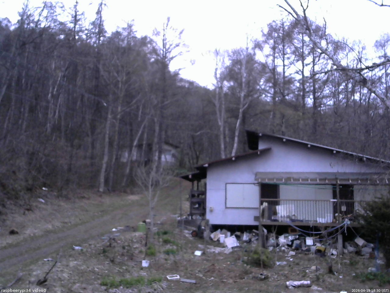 長野県菅平高原 ゆたか山荘 西側(坂上) 2026/04/19 18:30