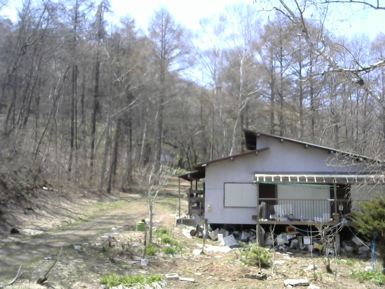 長野県菅平高原 ゆたか山荘 西側(坂上) 2026/04/20 12:15