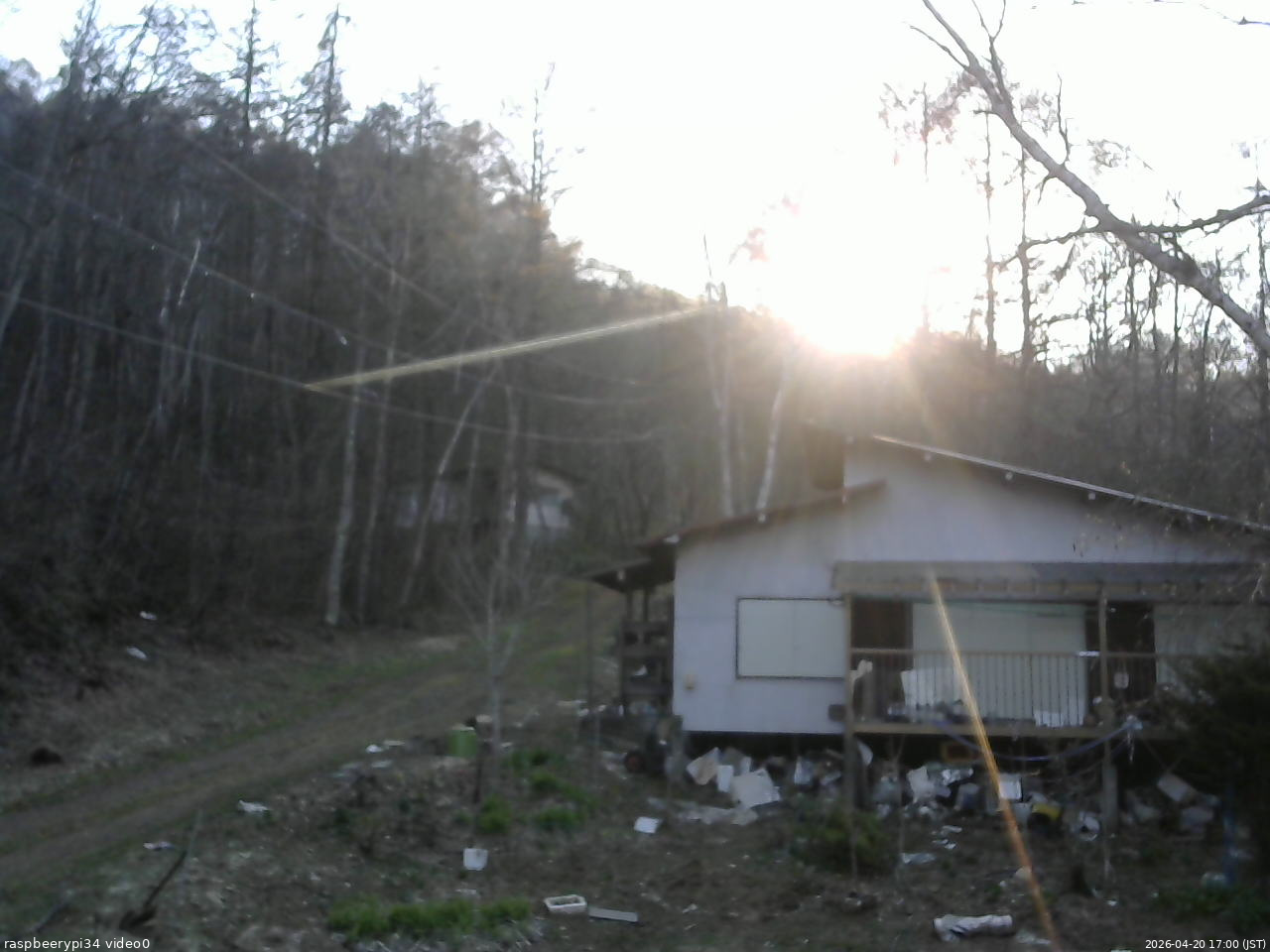 長野県菅平高原 ゆたか山荘 西側(坂上) 2026/04/20 17:00