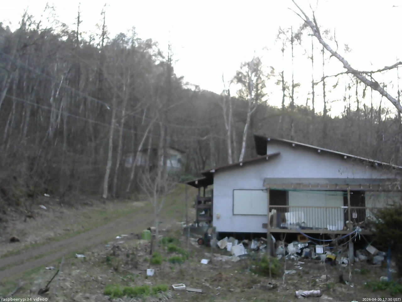 長野県菅平高原 ゆたか山荘 西側(坂上) 2026/04/20 17:30