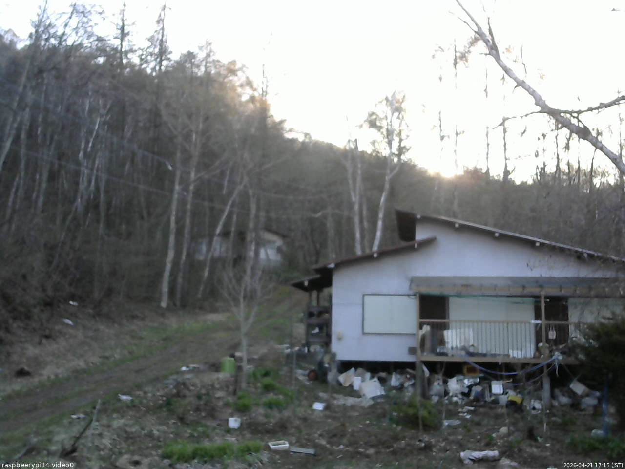 長野県菅平高原 ゆたか山荘 西側(坂上) 2026/04/21 17:15