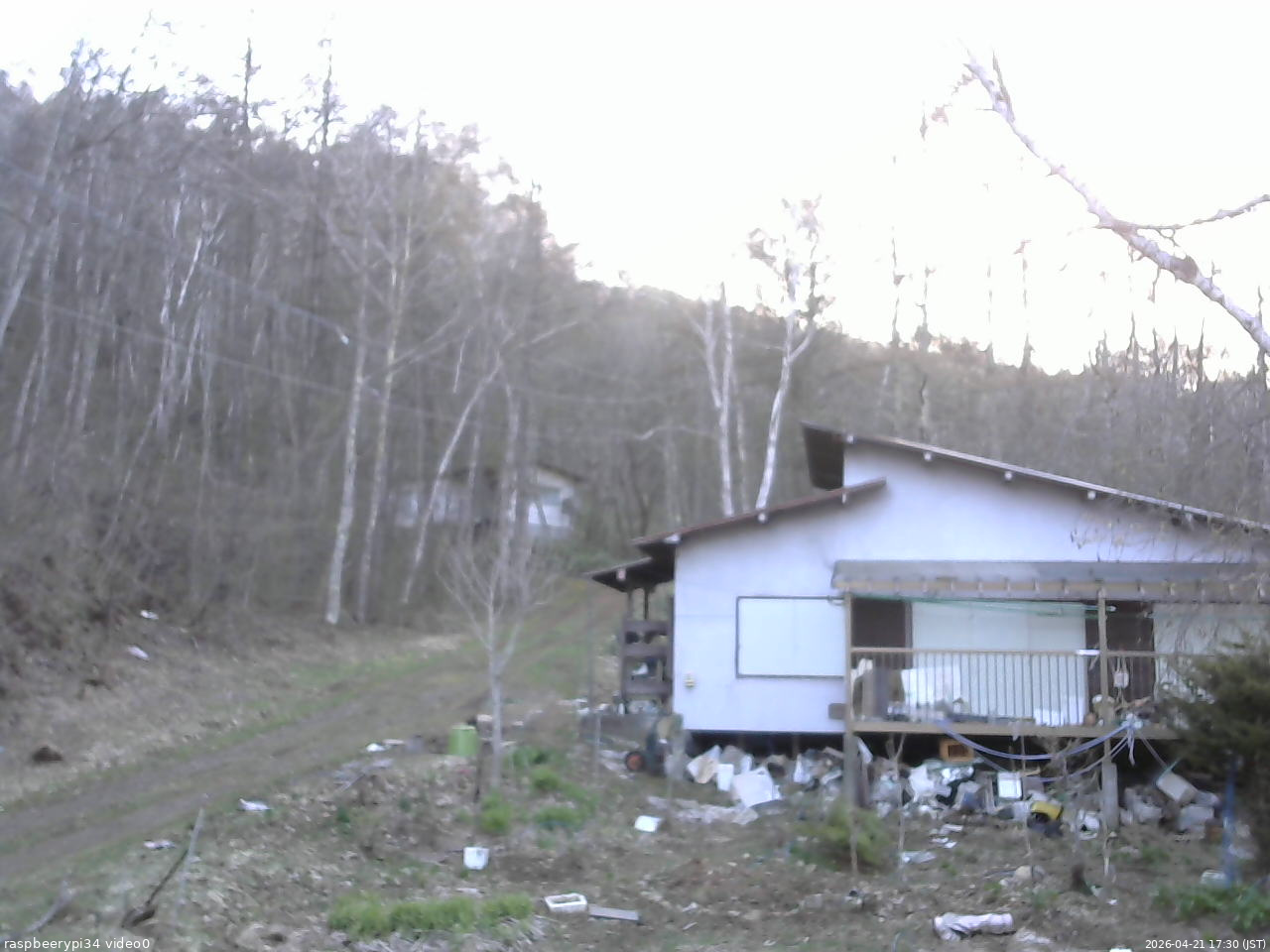 長野県菅平高原 ゆたか山荘 西側(坂上) 2026/04/21 17:30