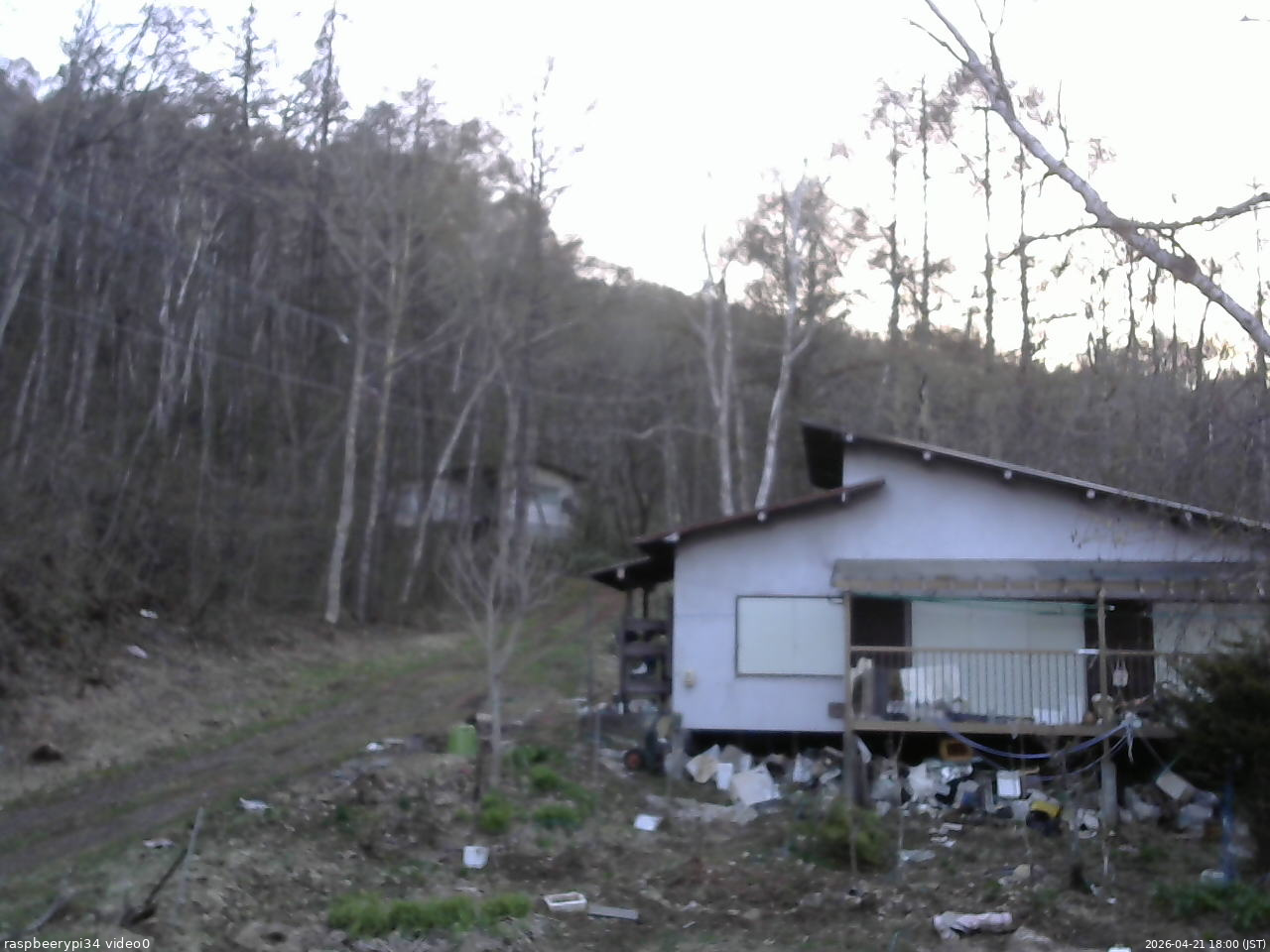 長野県菅平高原 ゆたか山荘 西側(坂上) 2026/04/21 18:00