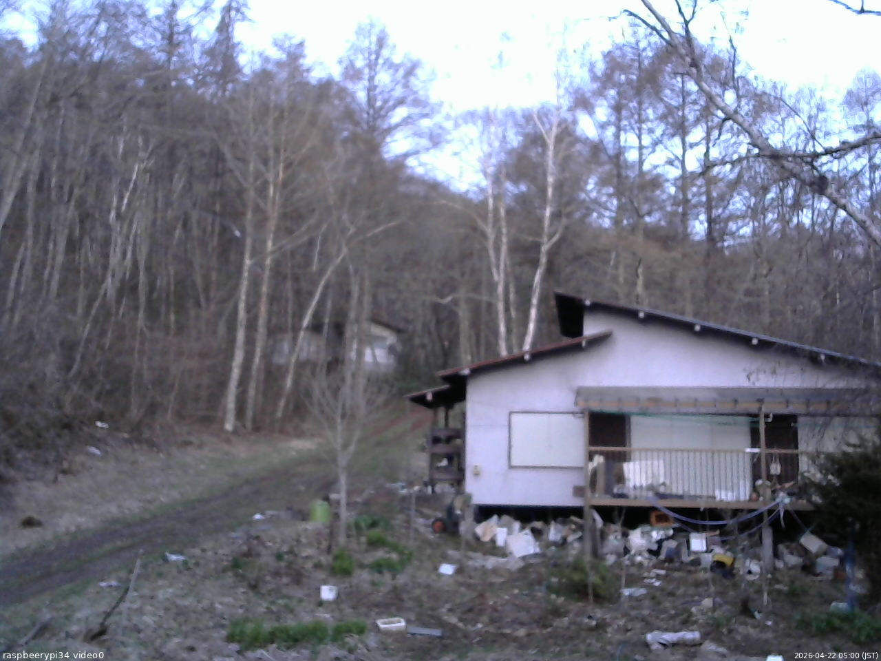 長野県菅平高原 ゆたか山荘 西側(坂上) 2026/04/22 05:00