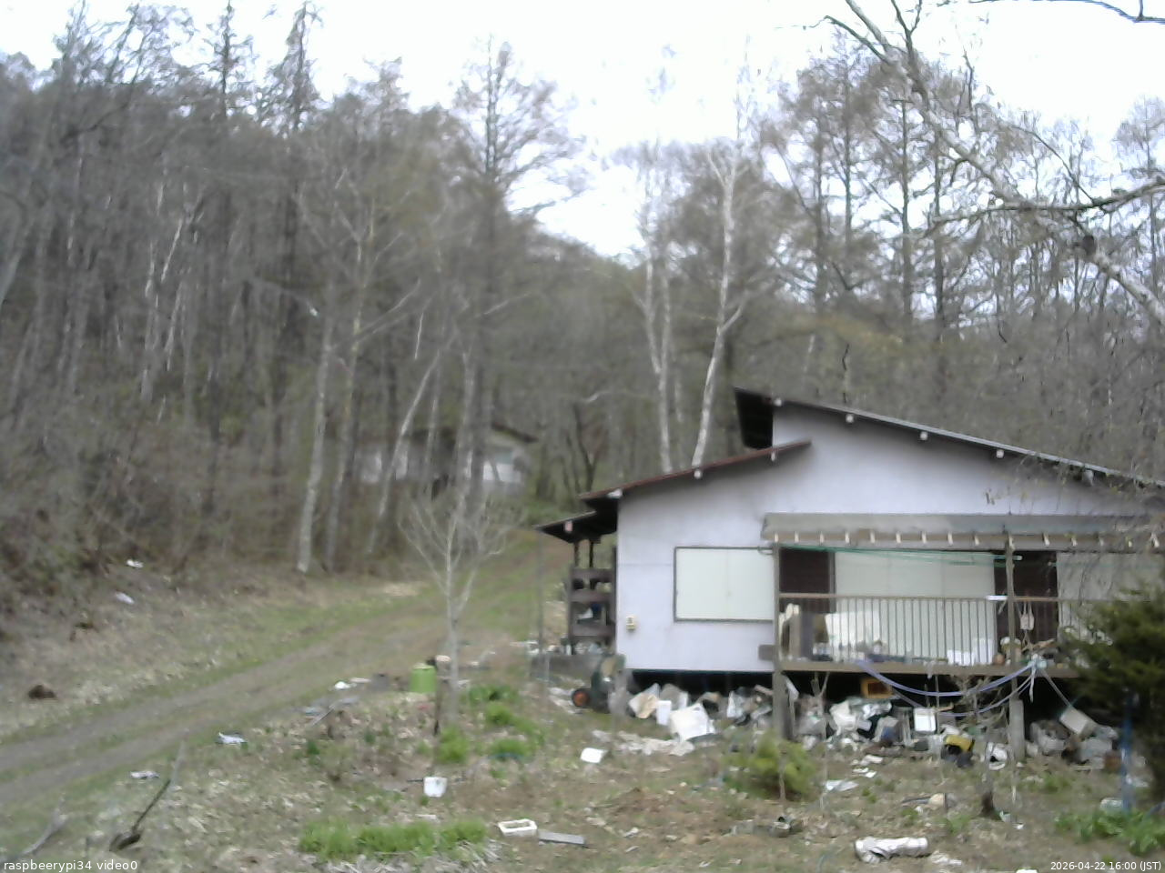 長野県菅平高原 ゆたか山荘 西側(坂上) 2026/04/22 16:00