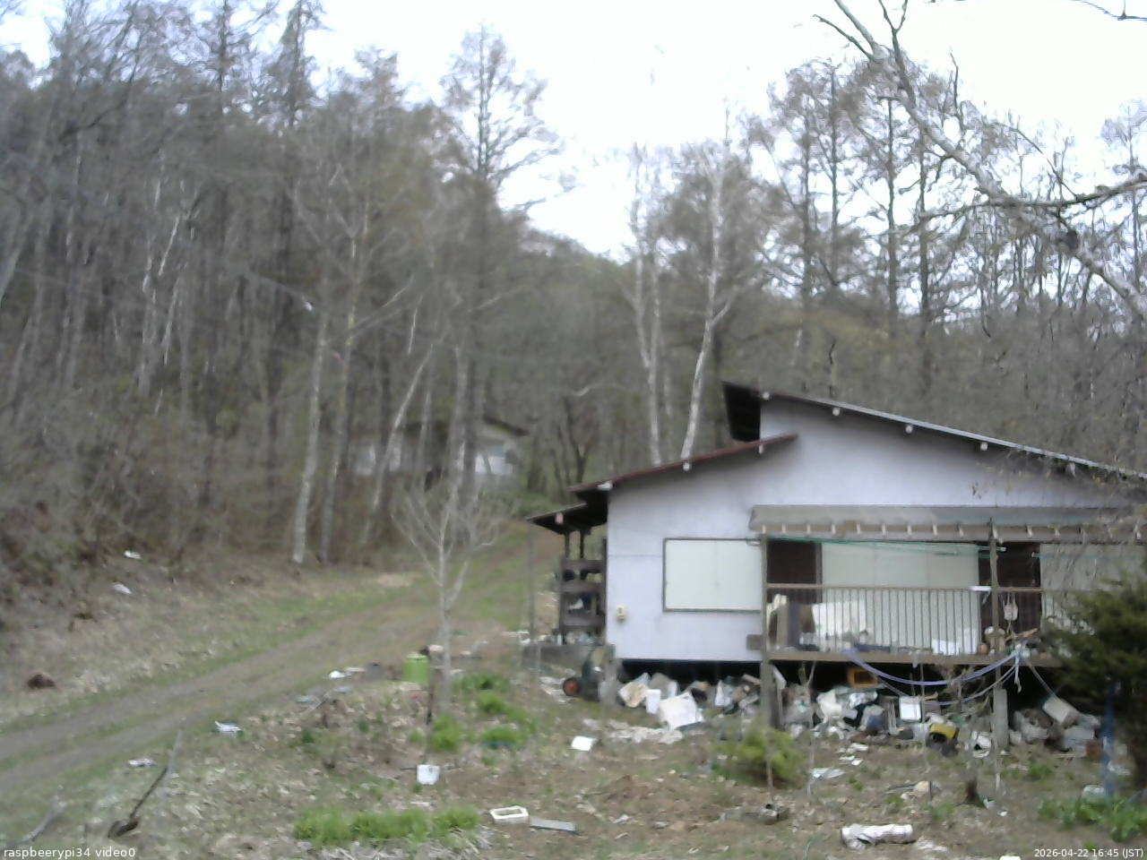 長野県菅平高原 ゆたか山荘 西側(坂上) 2026/04/22 16:45