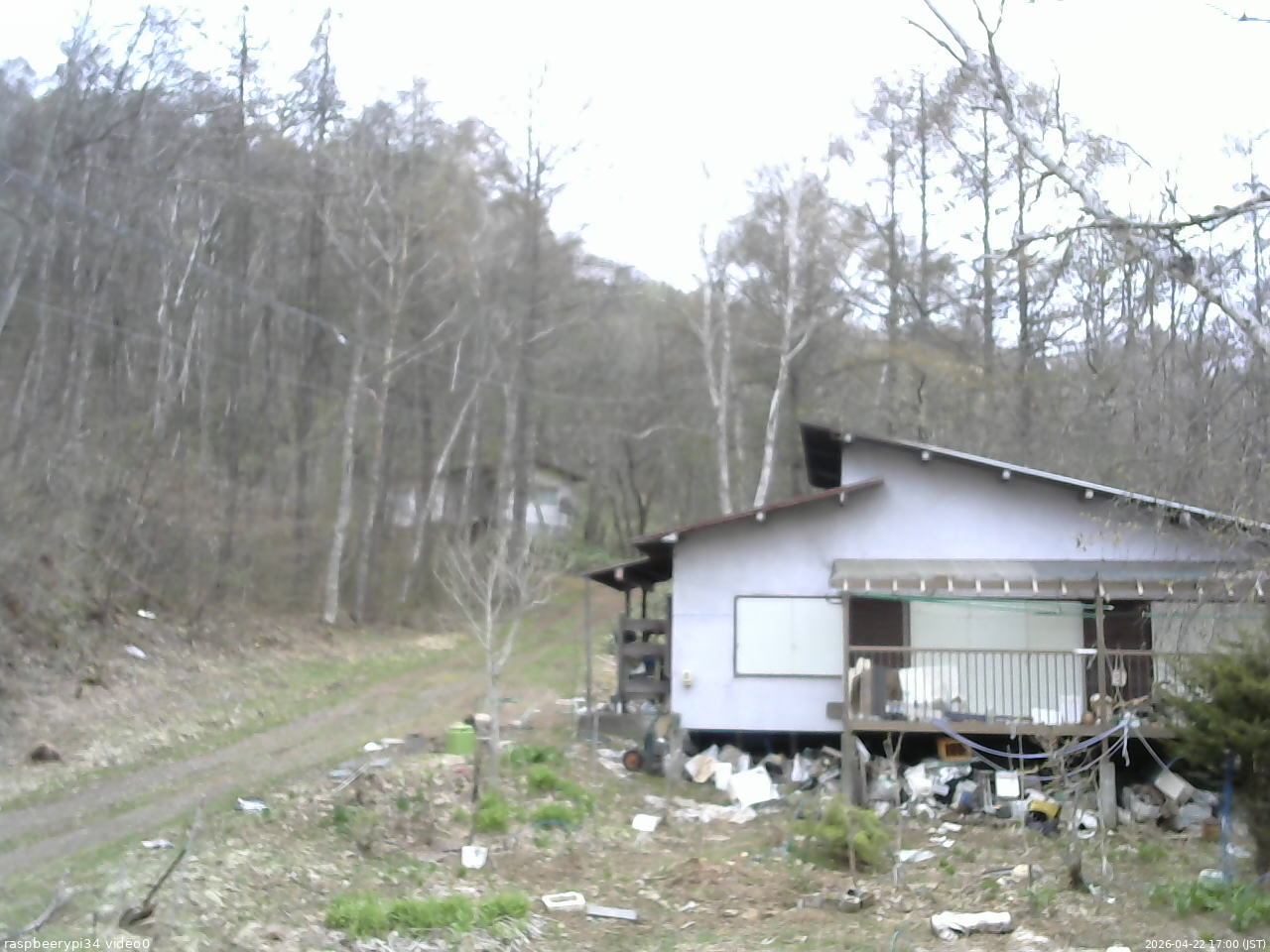 長野県菅平高原 ゆたか山荘 西側(坂上) 2026/04/22 17:00
