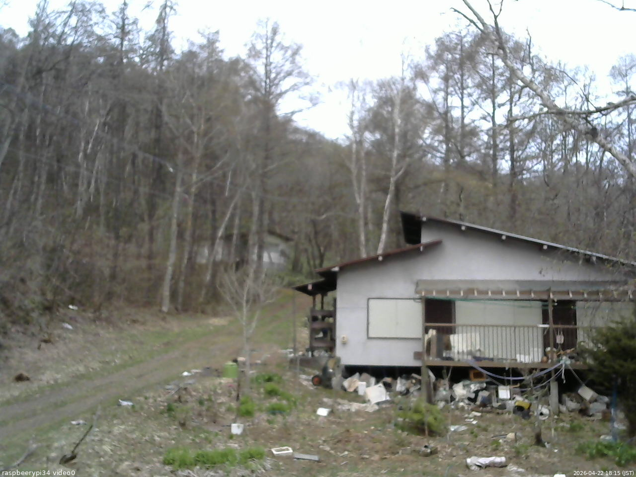 長野県菅平高原 ゆたか山荘 西側(坂上) 2026/04/22 18:15