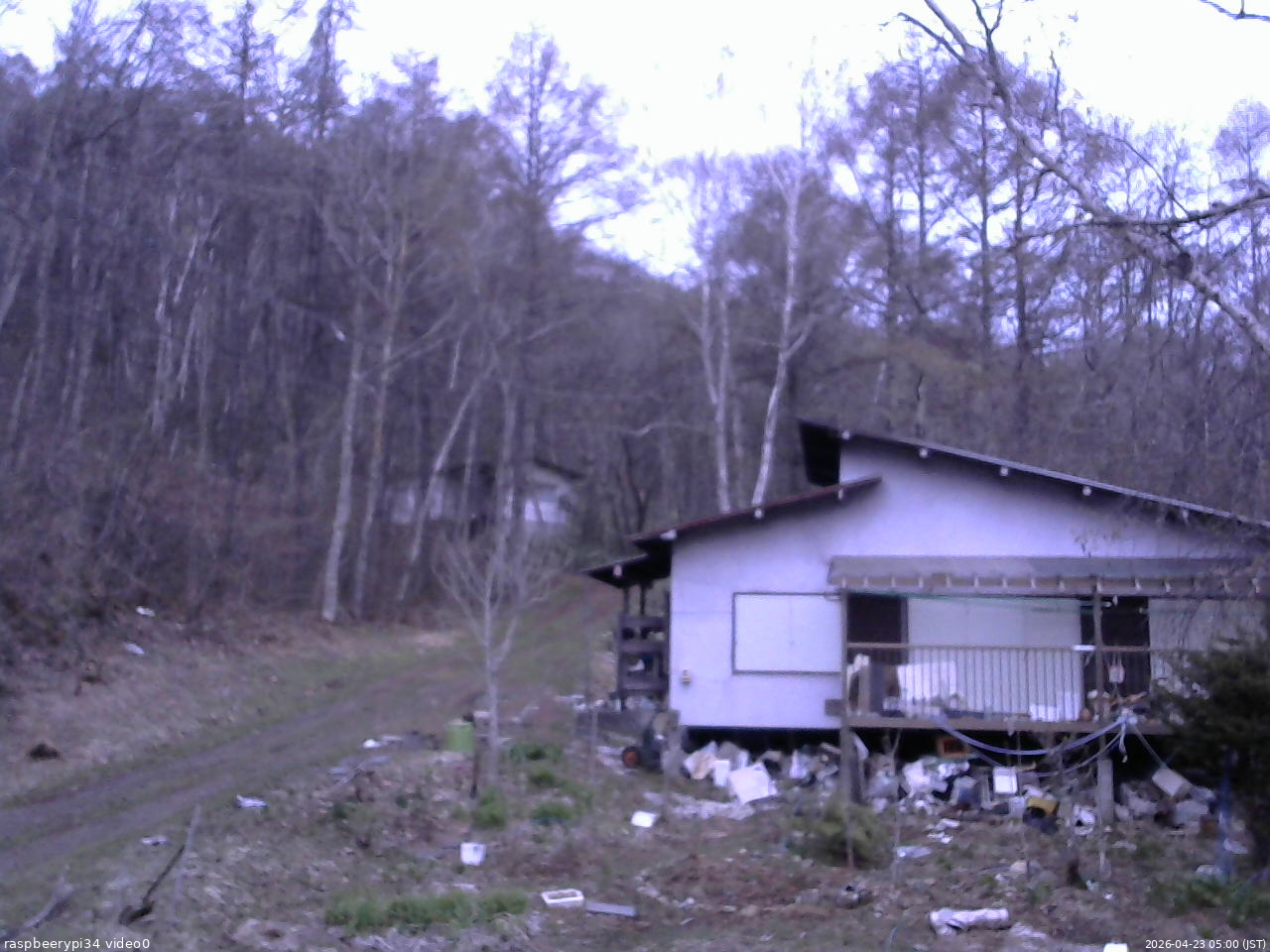 長野県菅平高原 ゆたか山荘 西側(坂上) 2026/04/23 05:00