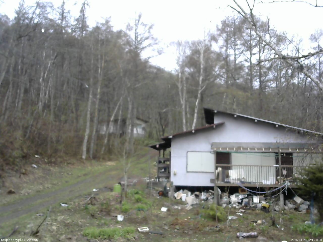 長野県菅平高原 ゆたか山荘 西側(坂上) 2026/04/23 12:15